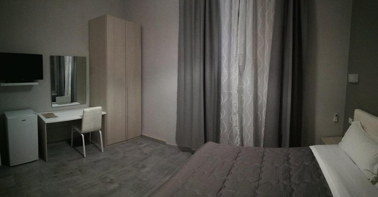 Garden'S Elide Hotel Рим Екстериор снимка